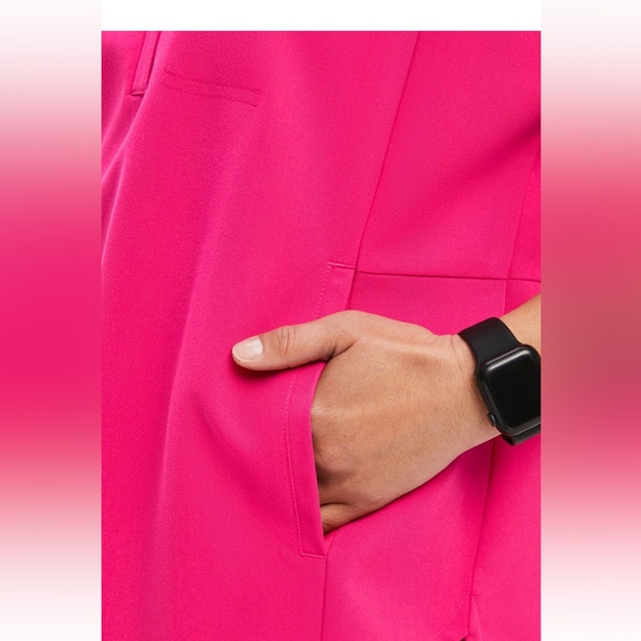 FIGS Montex Scrub Top NWT
LIMITED EDITION STYLE
CLASSIC
ICONIC Shocking Pink - Picture 5 of 7